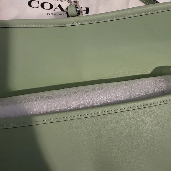 Coach Hampton Y2K Pistachio Leather Shoulder Bag - Picture 6 of 12